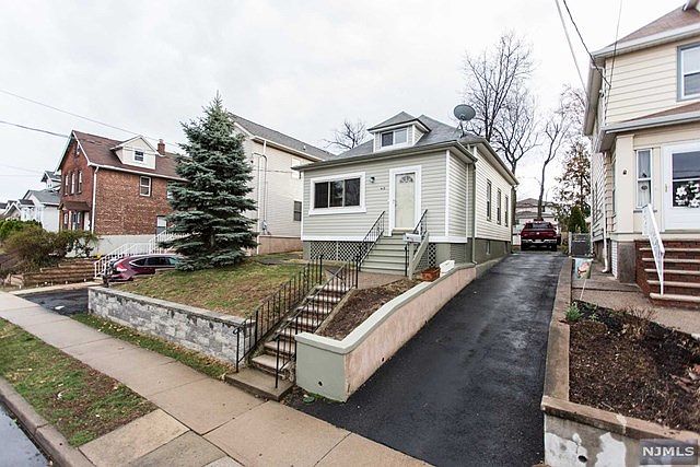 1st image of 415 Clifton Blvd