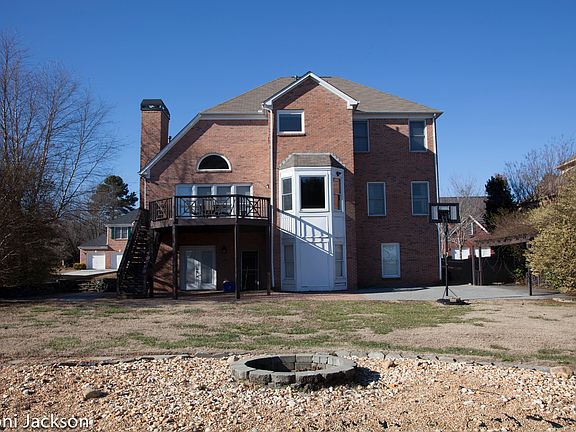 5 OUTDOOR AREAS TO ENTERTAIN