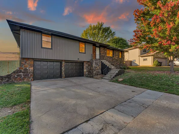 5835 S Geronimo Drive, Springfield, MO 65810