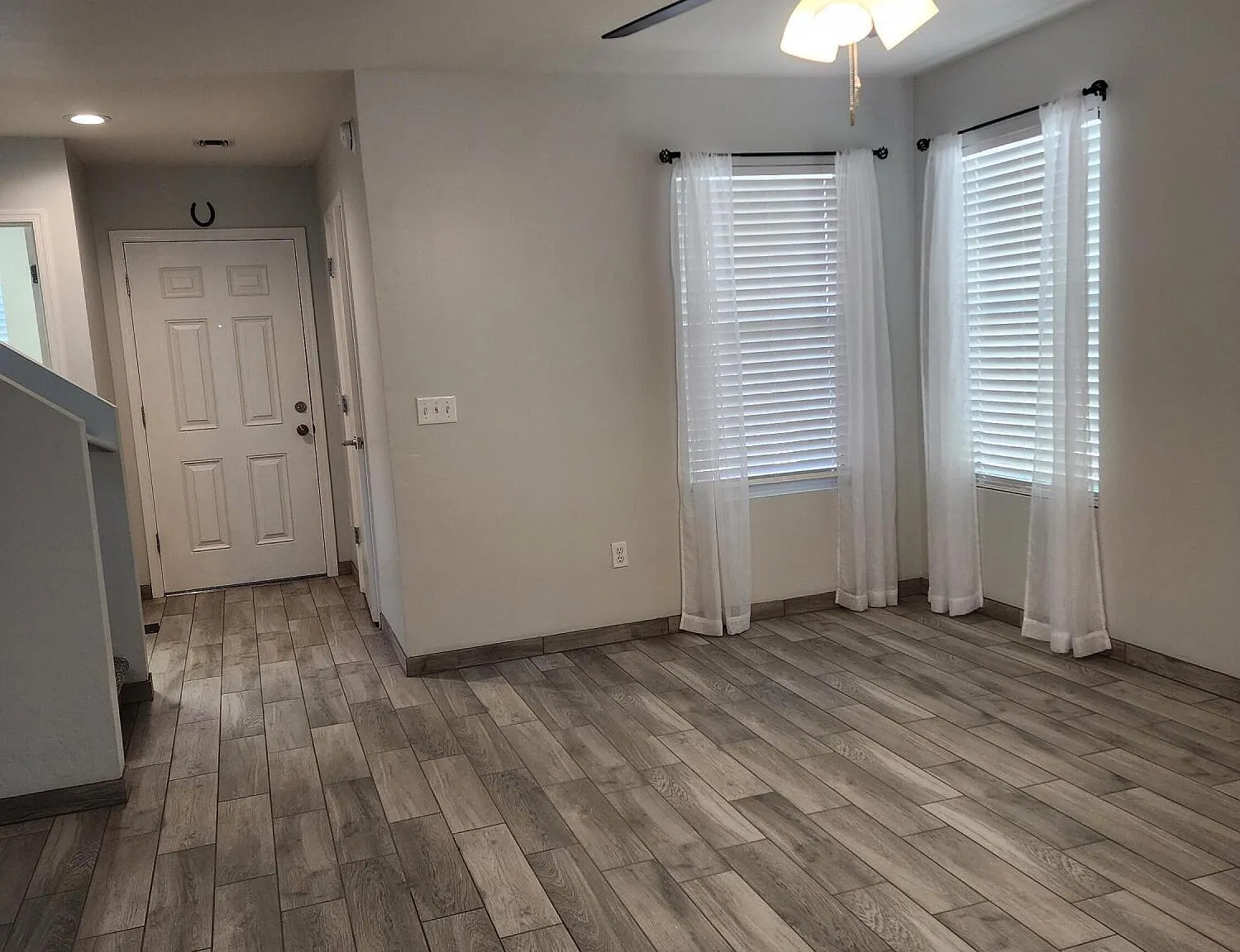 3 bed, 2.5 bath, 1274 sqft, $1,650 — Photo 2