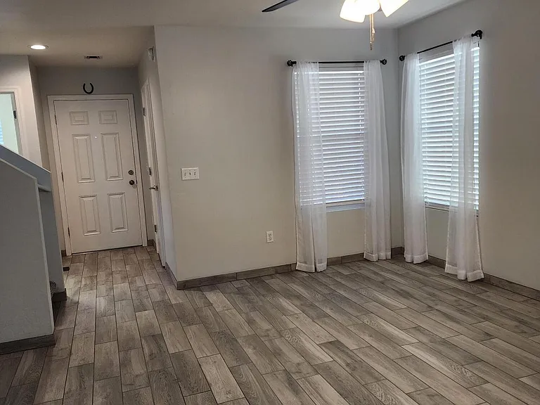 7631 E Desert Overlook Dr — Photo 2