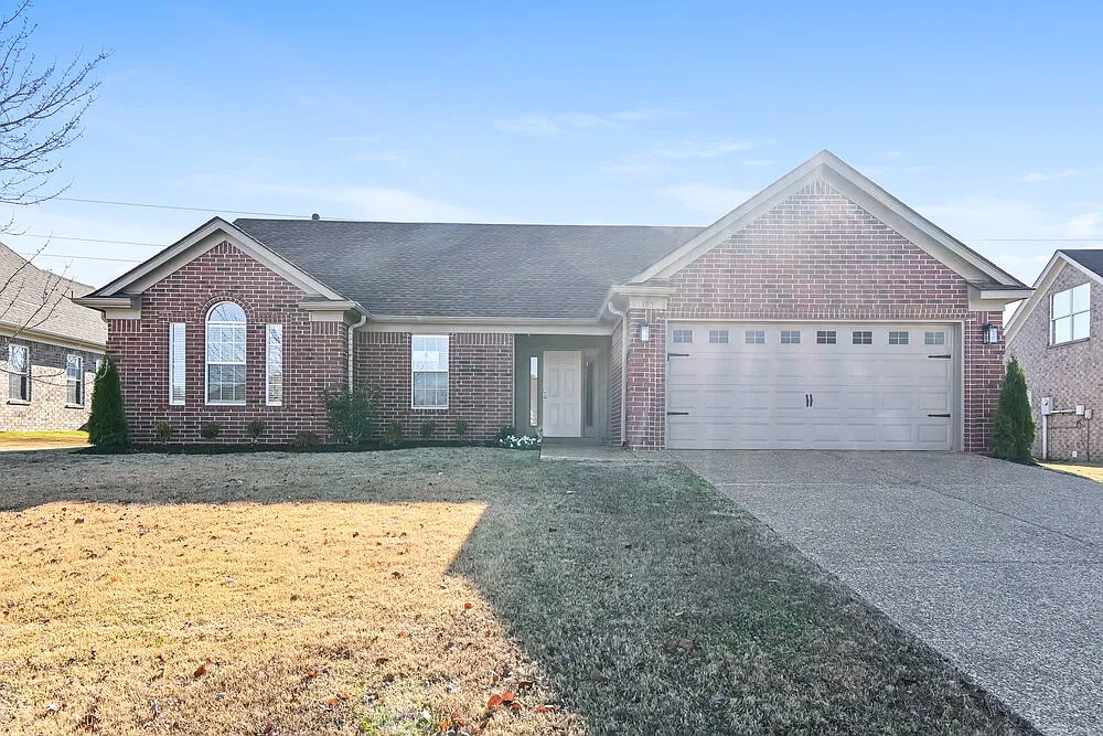 3 bed, 2.0 bath, 1699 sqft, $1,765 — Photo 1