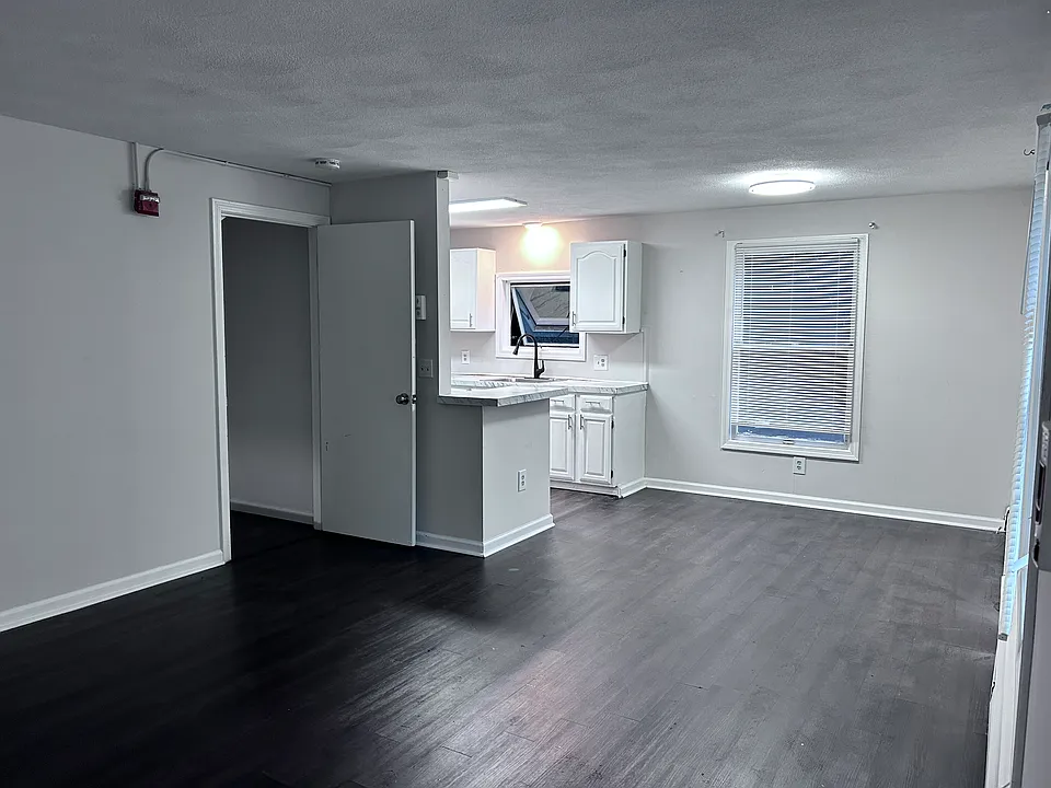 681 Charles St #3