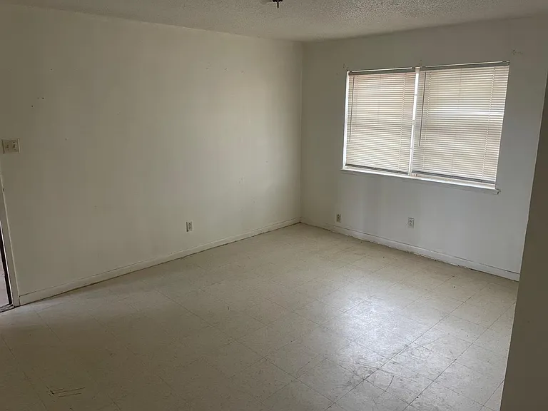 1300 N Walnut Ave #48 — Photo 3