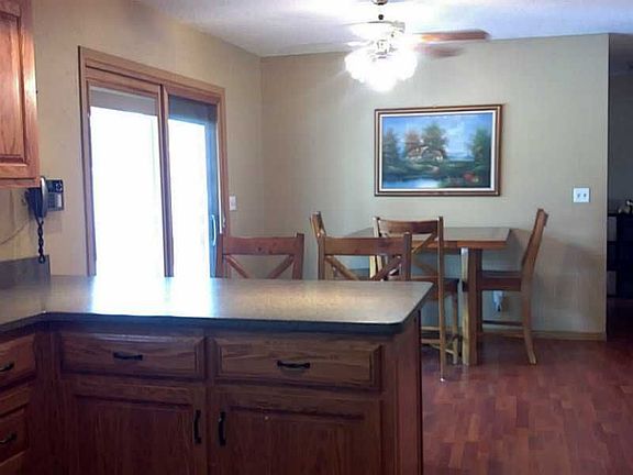 4th image of 400 Linn Dr