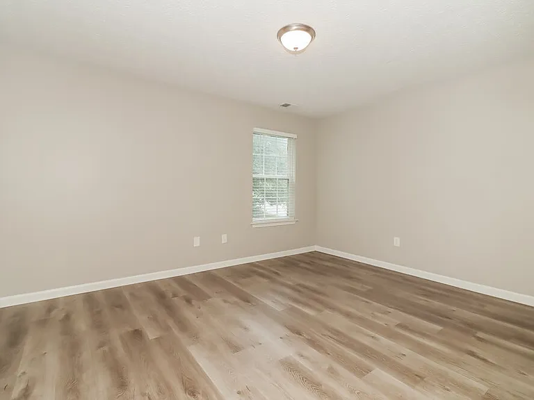 100 Saint Ann Cir — Photo 16