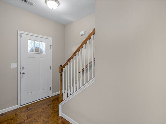 5th image of 232 Saddlebrook Ave