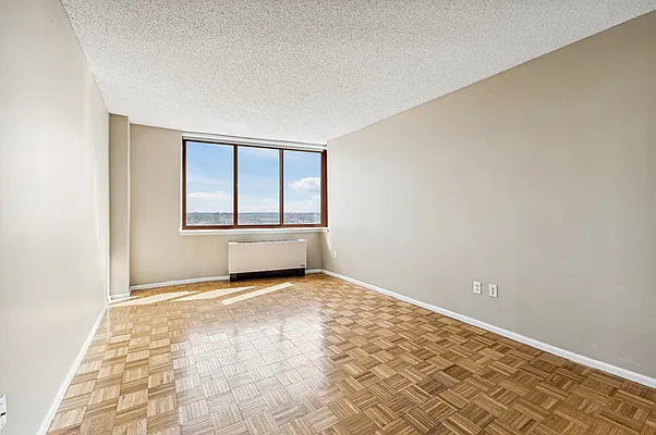 Sold by Modern Spaces | media 6
