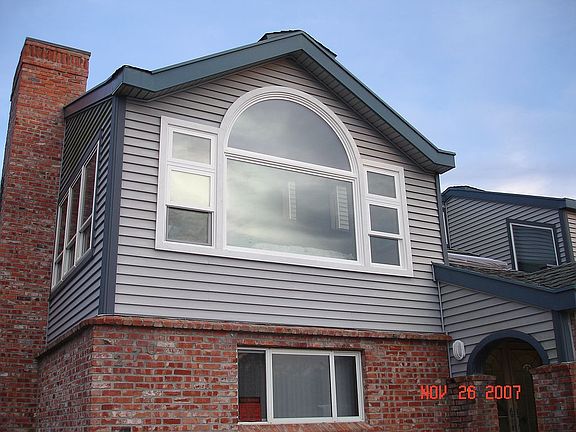 Living upper bedroom lower