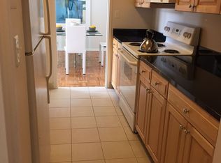 4 Longfellow Pl APT 702, Boston, MA 02114