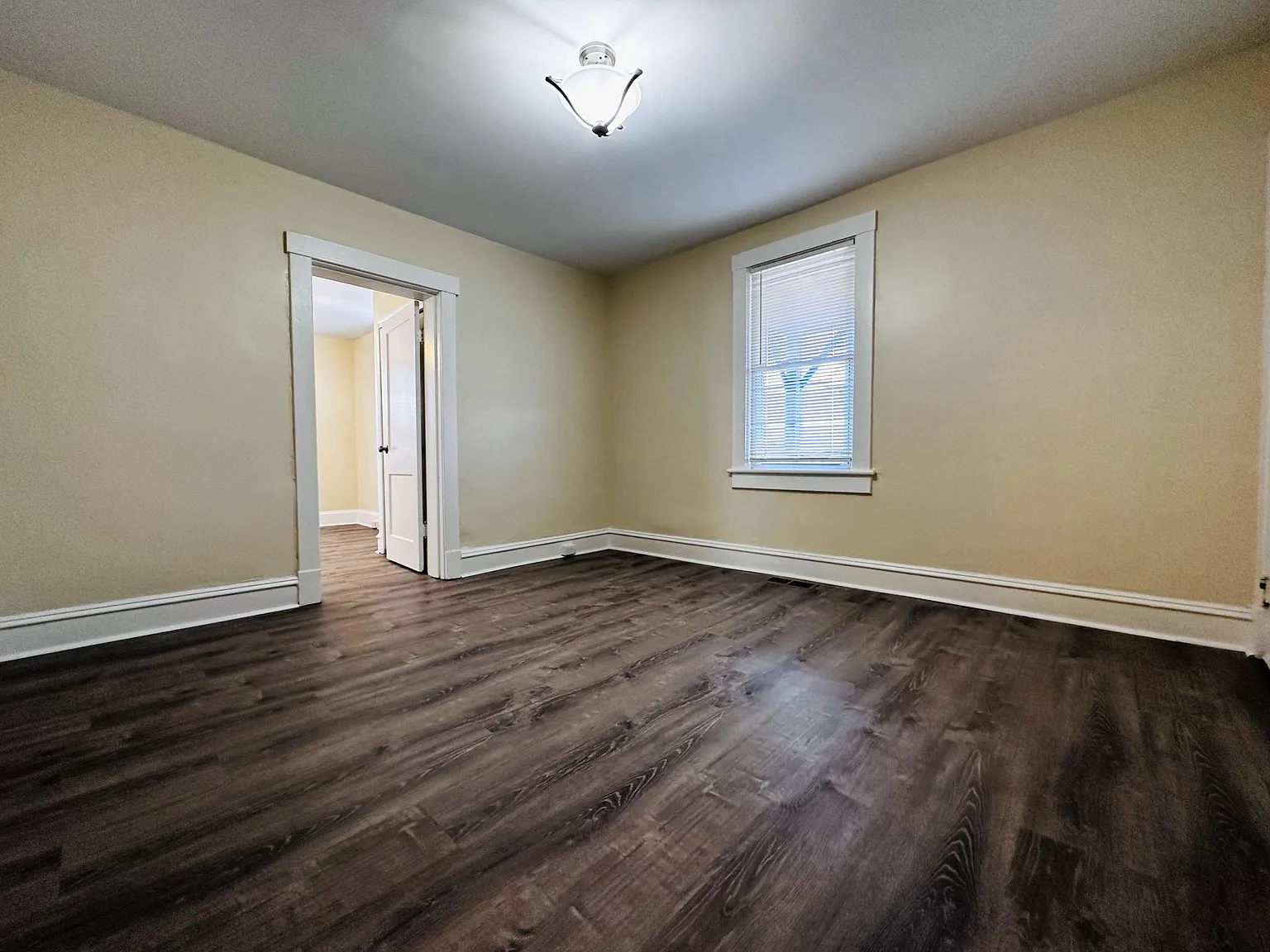 2 bed, 700 sqft, $1,250 — Photo 4