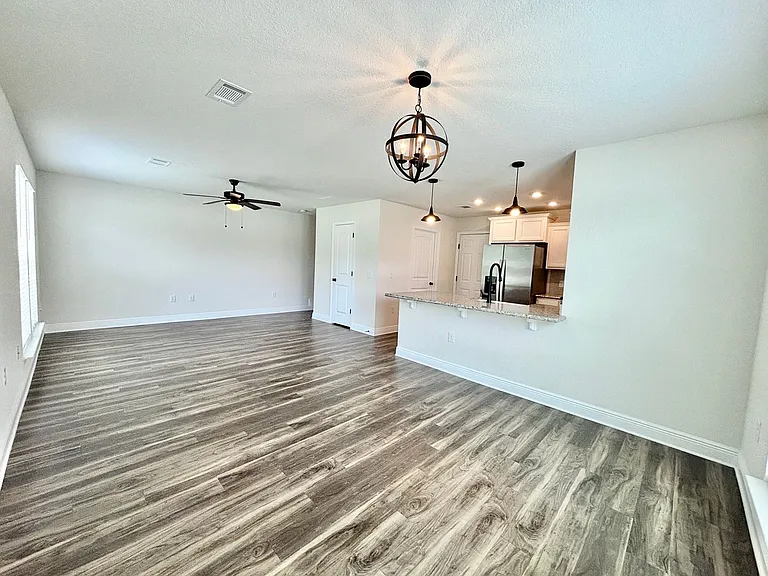 5031 Peach Dr — Photo 2
