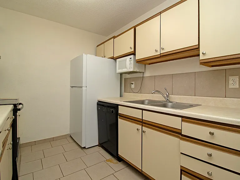 1526 9th Ave S #101 — Photo 3