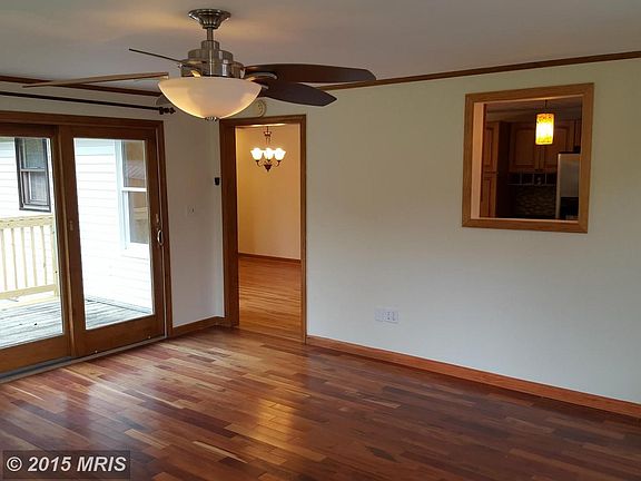Family Room w/Kitchen Pass Through