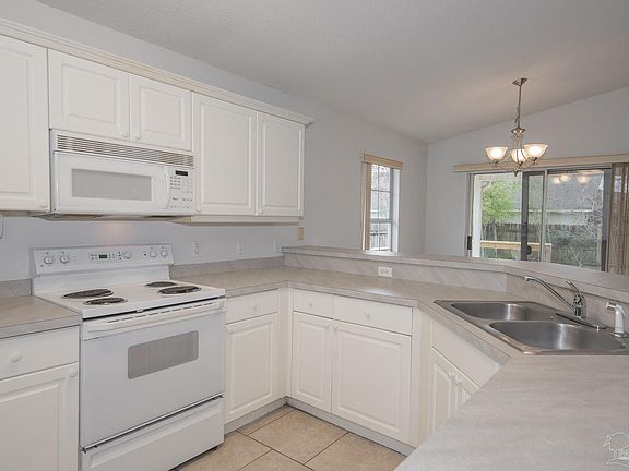 3rd image of 3014 Desert St