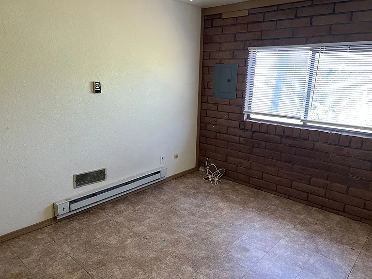 1222 W Date St — Photo 7