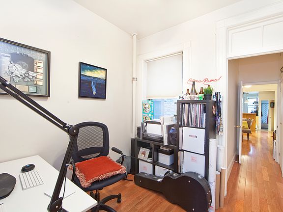 5th image of 211 Taaffe Pl APT 1L