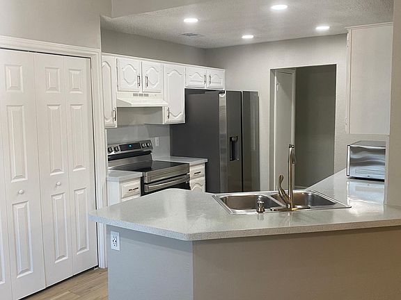 4th image of 1713 Sterling Ln
