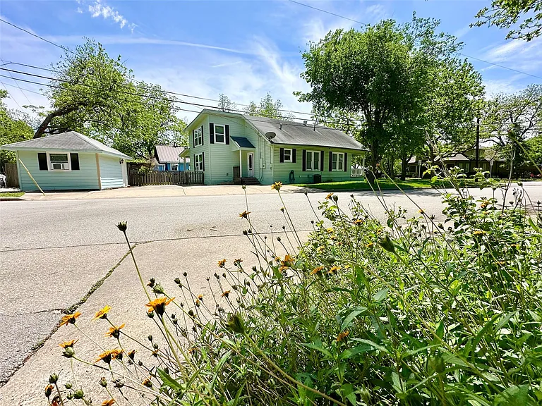 1501 S Church St #A — Photo 28