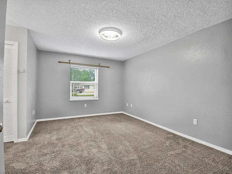 73 Buttonworth Dr #B — Photo 34