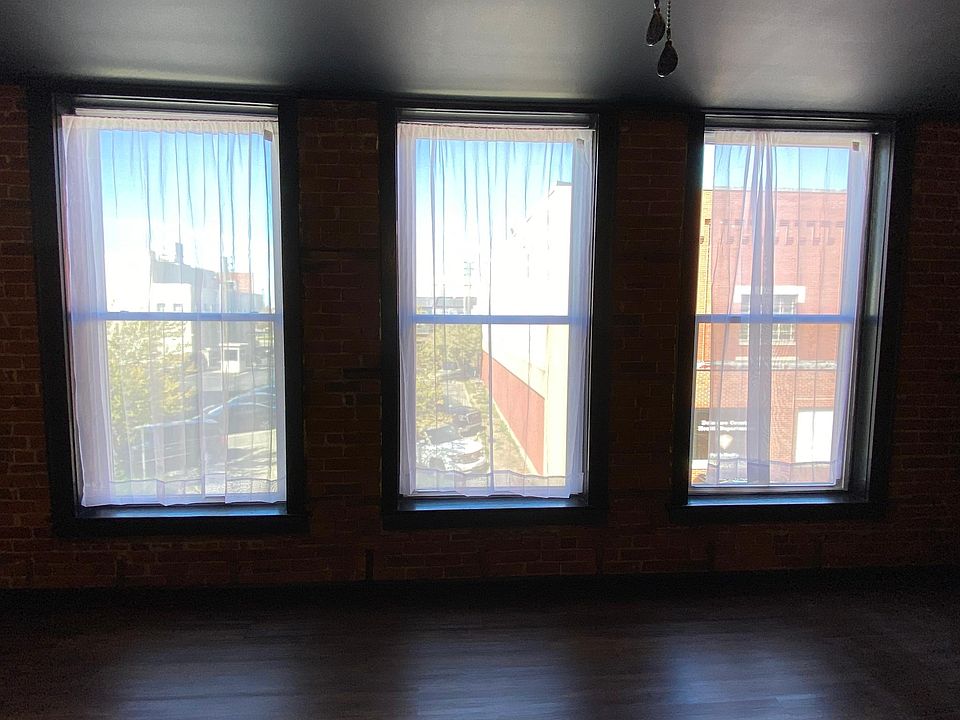 2nd image of 118 N Mulberry St #201