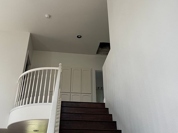 4th image of 1095 E Monticello Cir