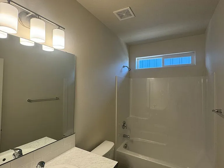 2303 S 58th Ave — Photo 11