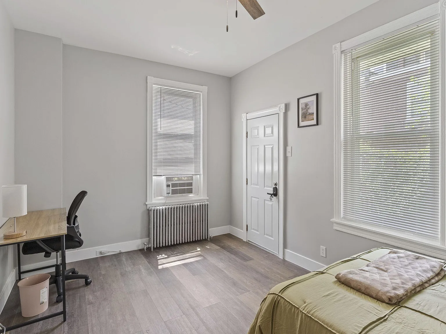 4 bed, 2.0 bath, 1500 sqft, $953 — Photo 1