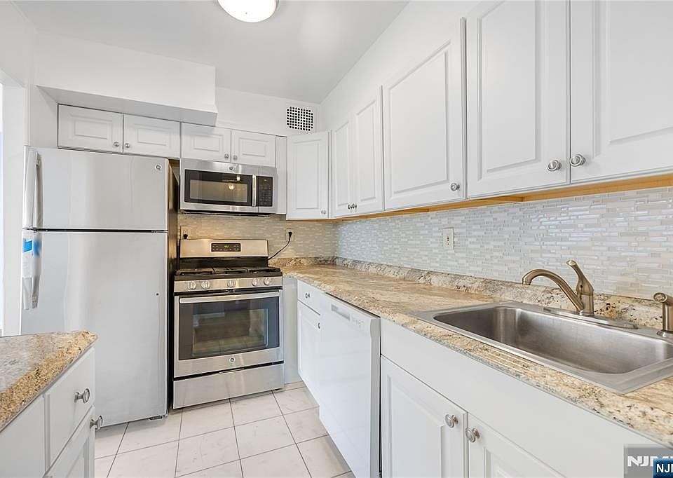 1st image of 6050 Kennedy Blvd E APT 2E