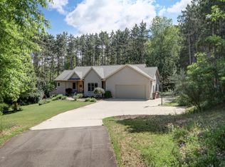 4244 Knapp Ct NE, Grand Rapids, MI