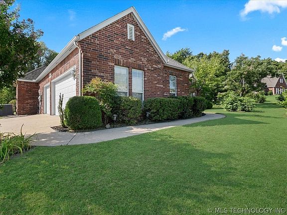 3rd image of 12586 Longhorn Ct