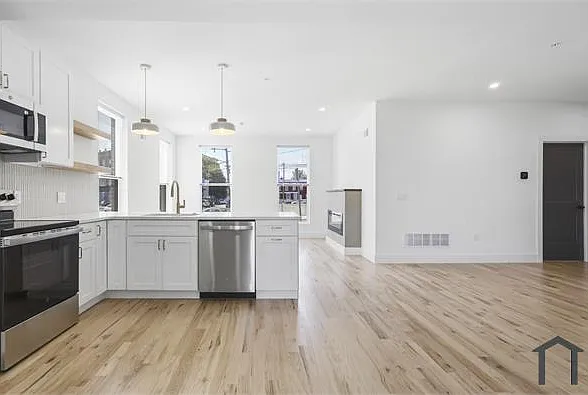 4 bed, $1,200 — Photo 2