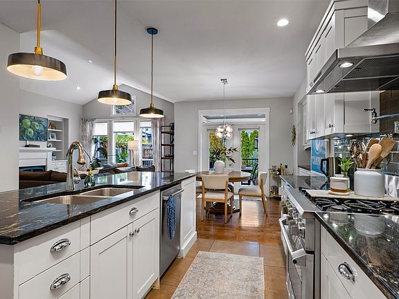 3rd image of 810 Woodrush Ct