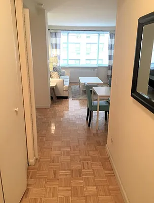 Rented by Manhattan Apartment Organization | media 14