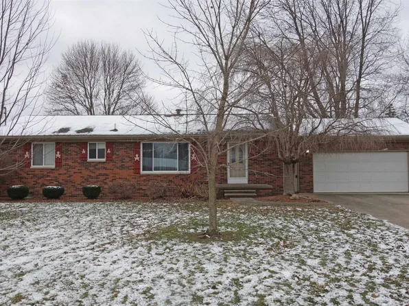 810 Sunflower Dr, Chesaning, MI 48616