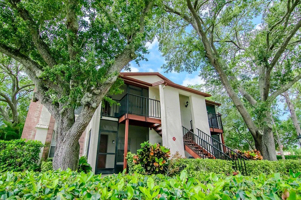 2 bed, 860 sqft, $1,900 — Photo 2