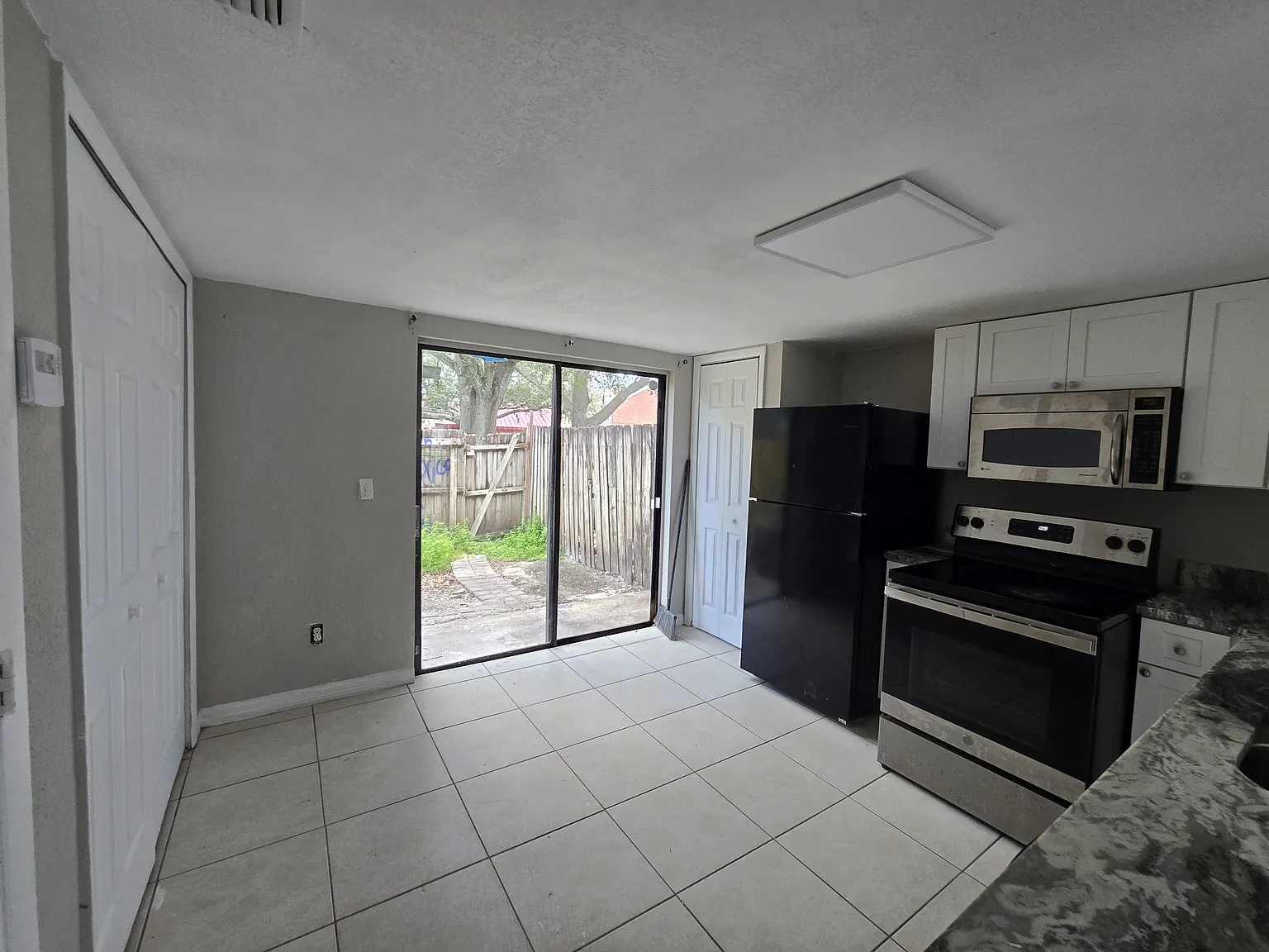 2 bed, 2.5 bath, 960 sqft, $1,700 — Photo 3