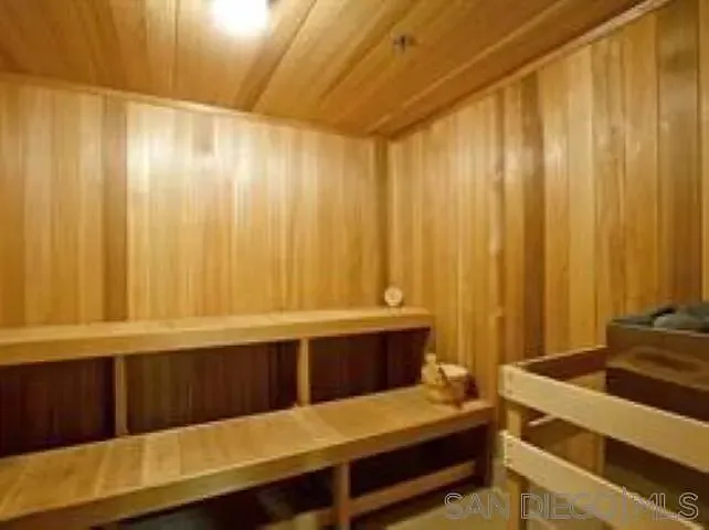 700 W East St #1303 — Photo 20