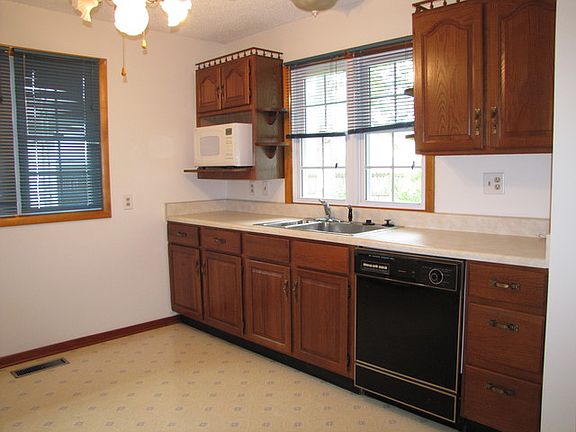 4th image of 801 E Ficklin St
