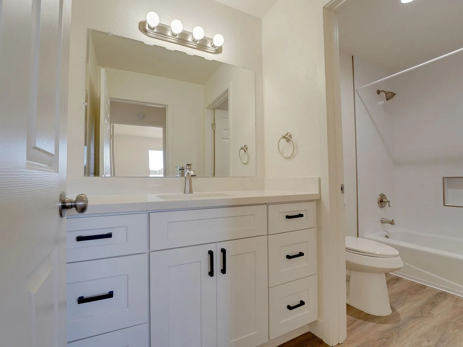Sycamore Hills Village Apartments — Photo 4
