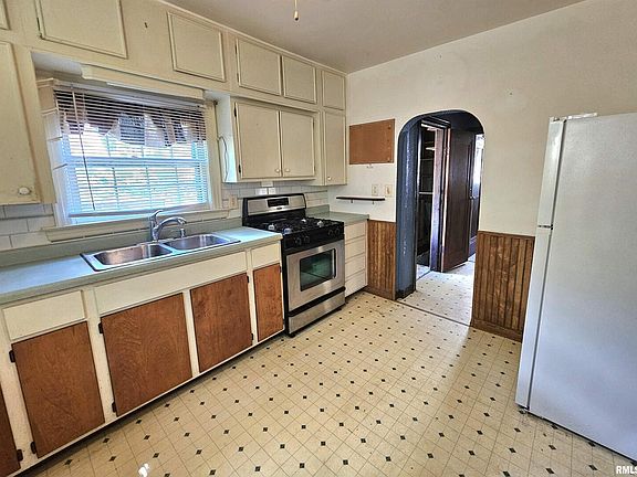 3rd image of 534 Island Ave
