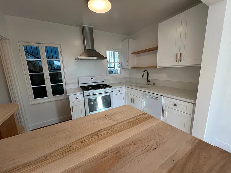 1134 N Coronado St #1/2 — Photo 8