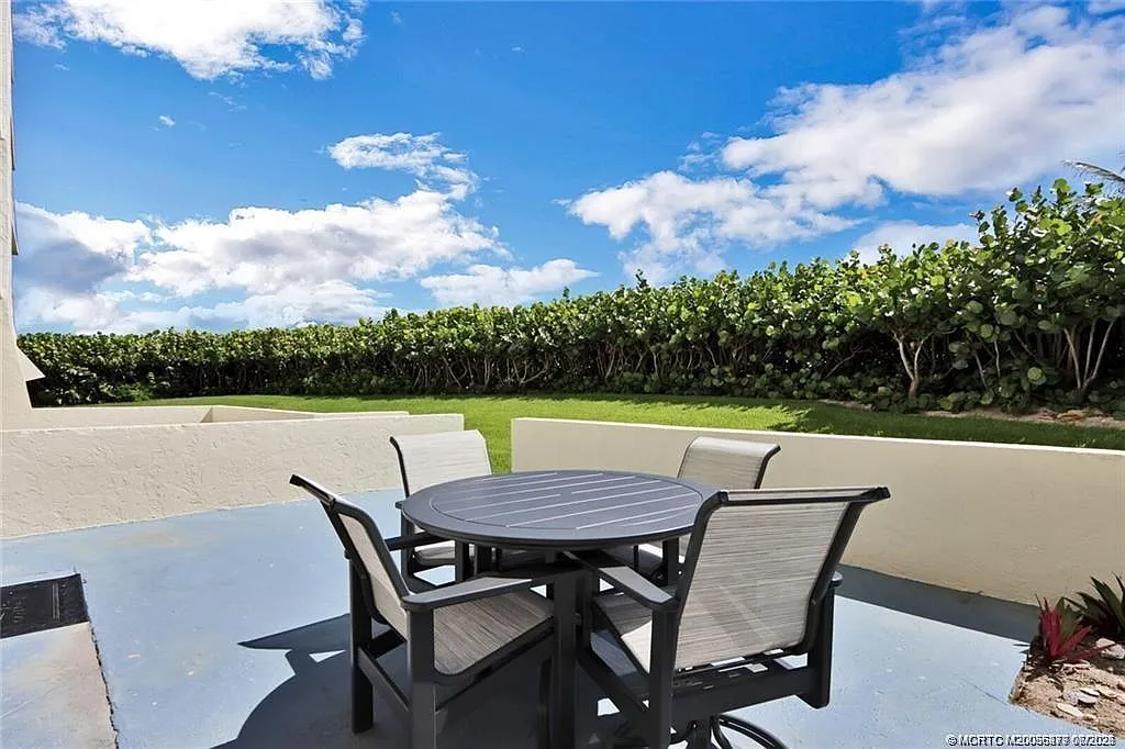 2 bed, 2.0 bath, 1023 sqft, $4,200 — Photo 3