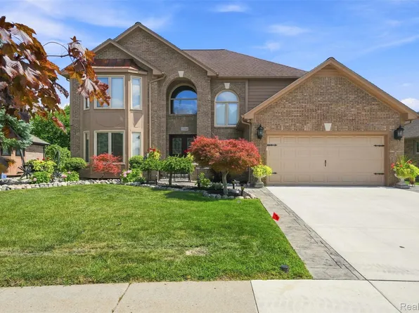 52844 Karon Dr, Macomb, MI 48042