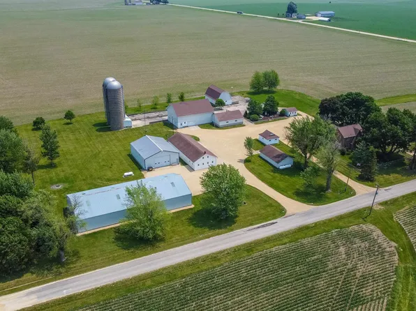 10225 N Brookville Rd, Shannon, IL 61078