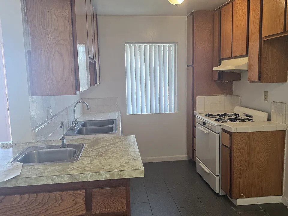 6415 Brynhurst Ave #209