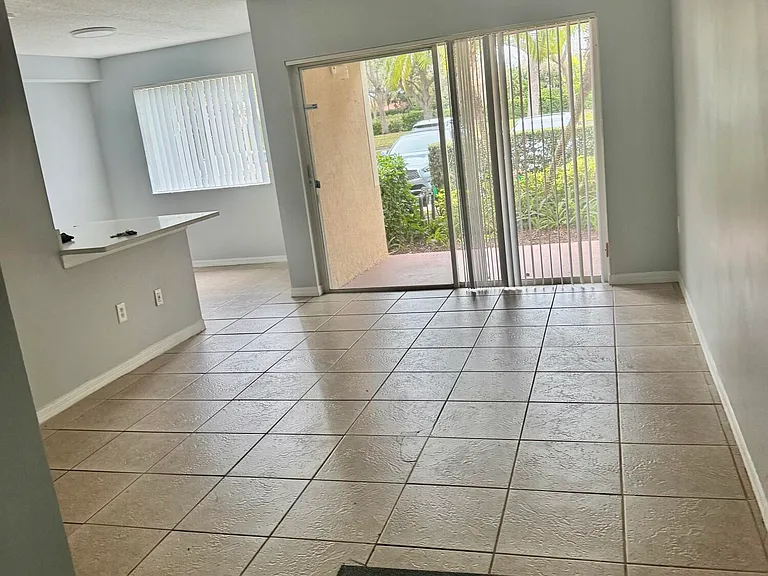1670 N 42nd Cir #105 — Photo 3