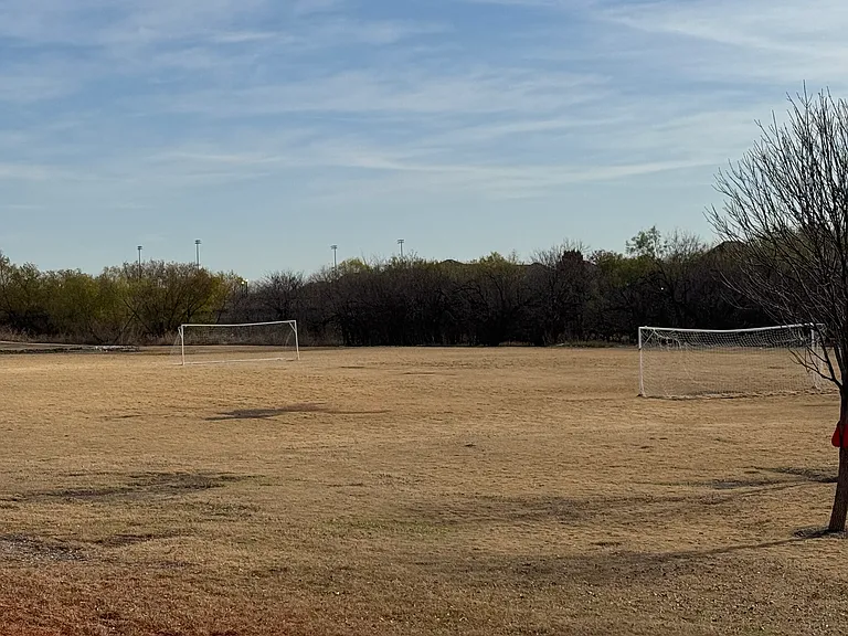 15609 Canyon Rdg — Photo 34