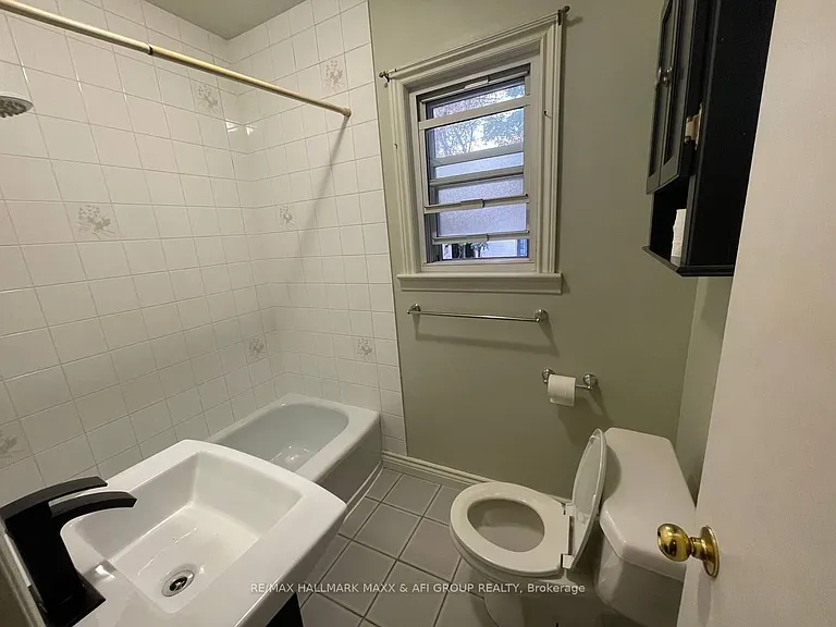 54 Highland Park Blvd E — Photo 9