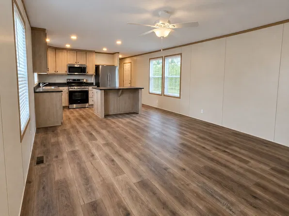 307 SE Parkland Ct, Ankeny, IA 50021